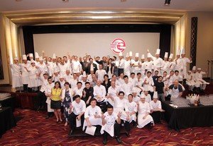 「第22屆全港廚師精英大匯演」順利舉行，46間高級酒店、餐廳的星級名廚和酒商義助協康會酬款。