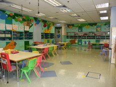 以森林為佈置主題的課室，提供了寬敞的空間讓兒童活動