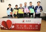 为响应4月2日「世界自闭症关注日」，协康会於今年2月进行一项自闭症青年谈恋爱及两性相处经验调查，透过网上问卷了解自闭症青年以及其家长对於恋爱的态度，共收回321份问卷。 
结果发现，有高达六成八的自闭症青年渴望谈恋爱，他们渴望恋爱的程度为7.4分(10分为最高)，与一般青年无异，惟七成受访青年从未有过恋爱经验，超过八成更仍为单身一族；至於对谈恋爱的心理准备程度只有5.8分(10分为最高)，较非自闭症青年的7.2分为低。受访青年认为他们无法建立恋爱关系，主要原因为：「不擅表达自己的想法」、「自觉难於异性沟通」、「不够了解对方情感需要」，与自闭症人士普遍三项特质：沟通困难、社交困难，以及固执行为及兴趣较偏狭有关。