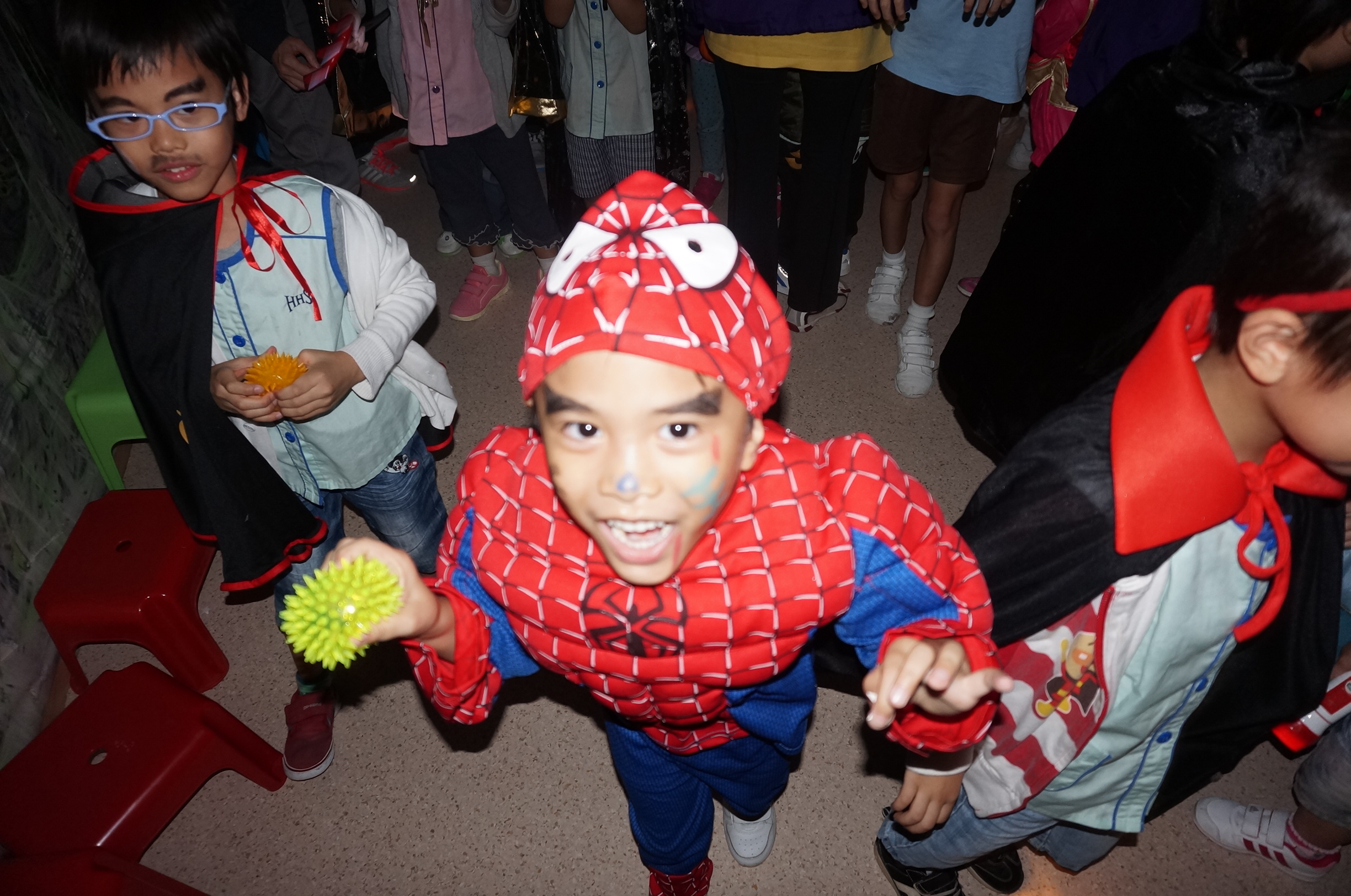 Dressed up in festive costume, children of Catherine Lo Centre celebrated Halloween with the volunteers from Rykadan Capital Limited.