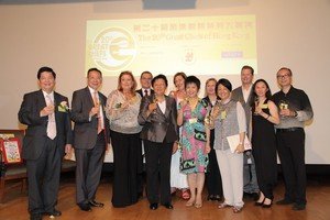 大家举杯同贺「全港厨师精英大汇演」迈进20周年