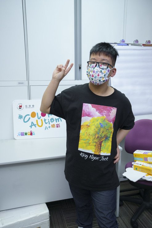 Jack的作品《生命的見證》,印製成T恤售賣,讓更多人看見他的才能。