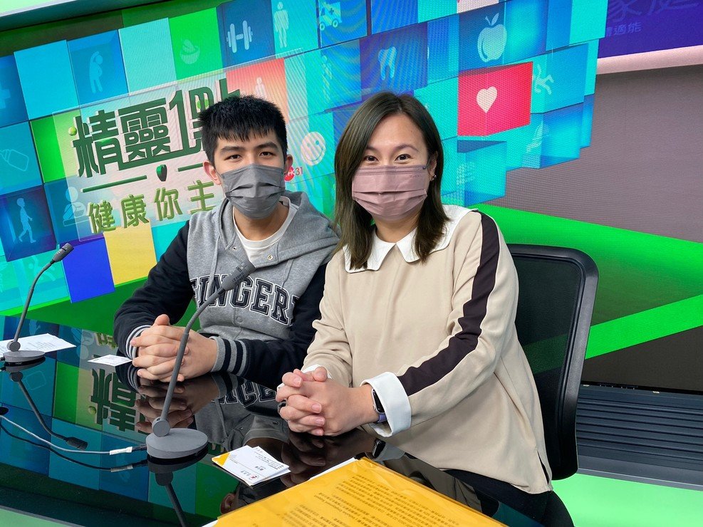 協康會賽馬會「共創可能」計劃的青年俊翹，及計劃經理鍾月樺，於香港電台直播節目《精靈一點》分享。