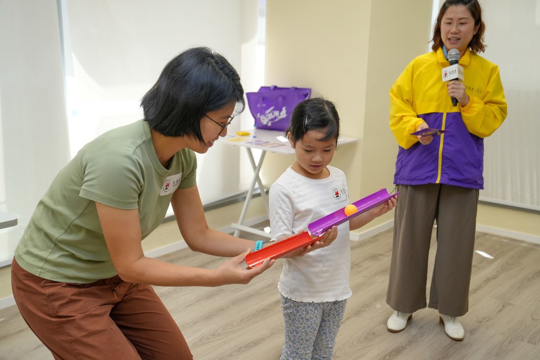 家長史太和女兒天澄,即埸示範遊戲