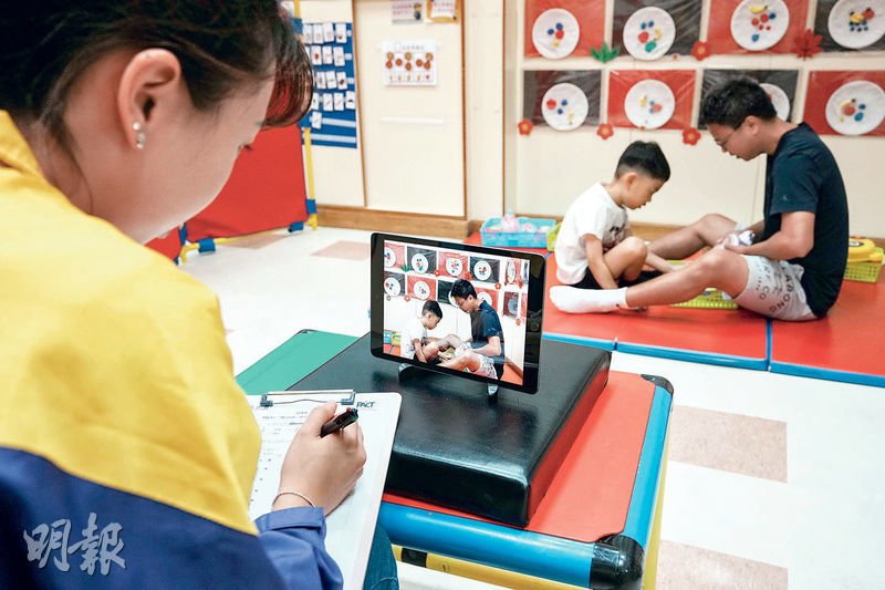 苏铠盈与黎先生进行PACT 训练