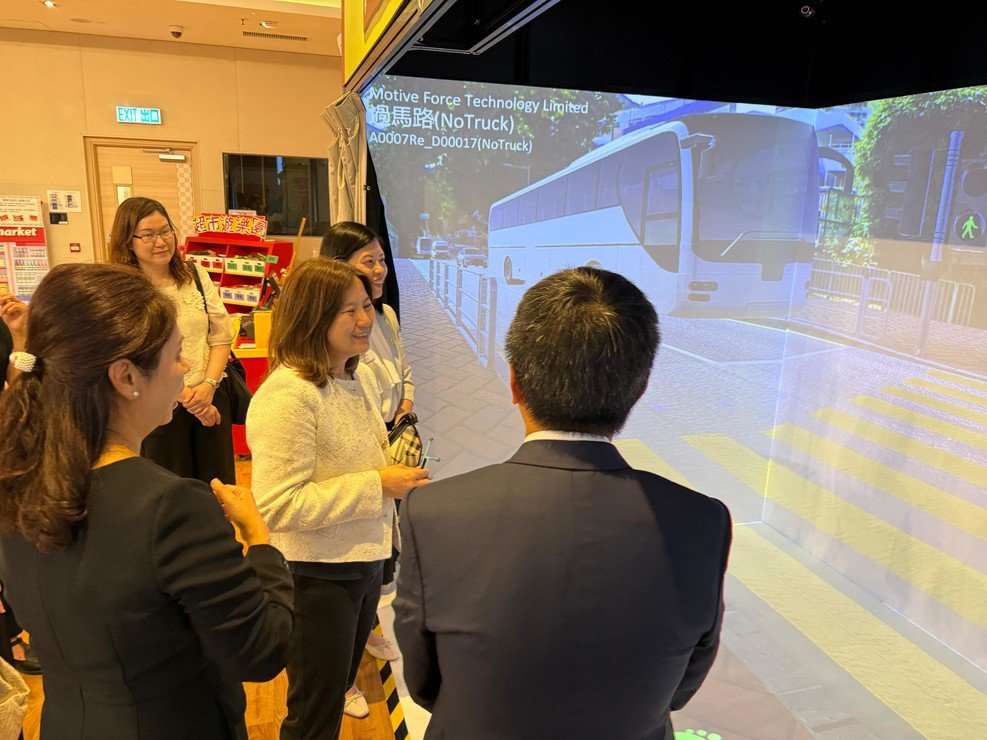 劳工及福利局与社会福利署代表团参观协康会综合服务大楼图片3