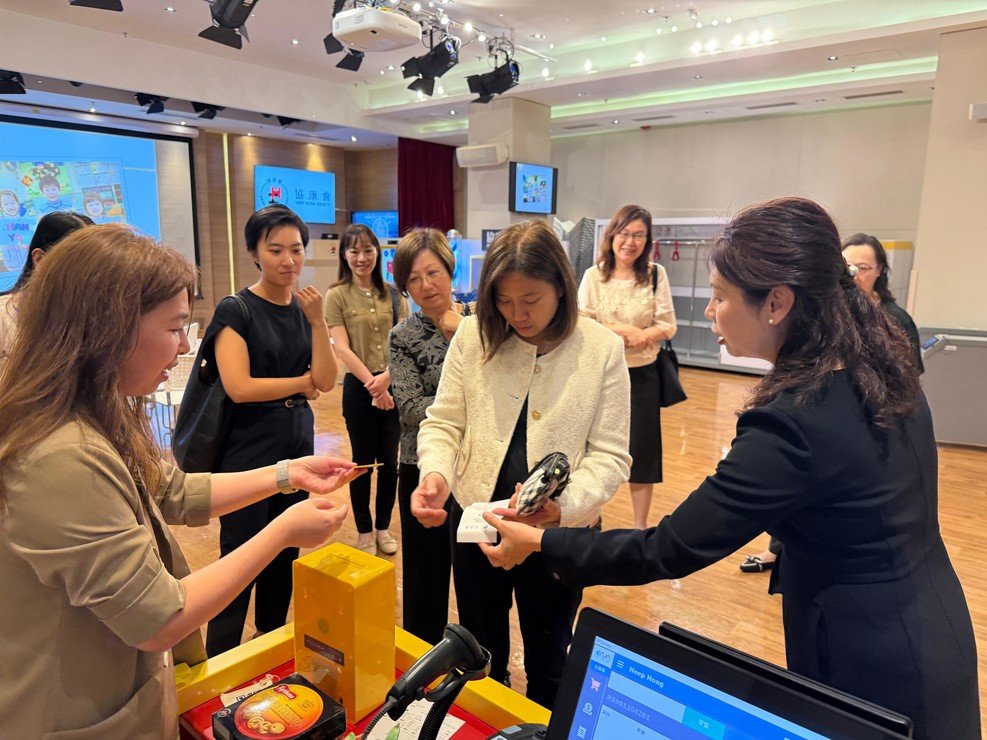 劳工及福利局与社会福利署代表团参观协康会综合服务大楼图片2