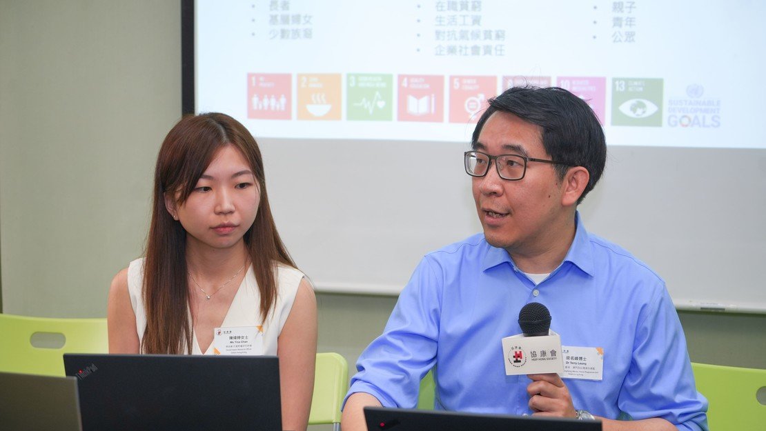 (左)樂施會香港、澳門及台灣項目總監梁名峰博士指,Project EMbrace在兒童、家長及社區層面均帶來正面改變,並與4間機構和24所幼稚園達成長期合作。